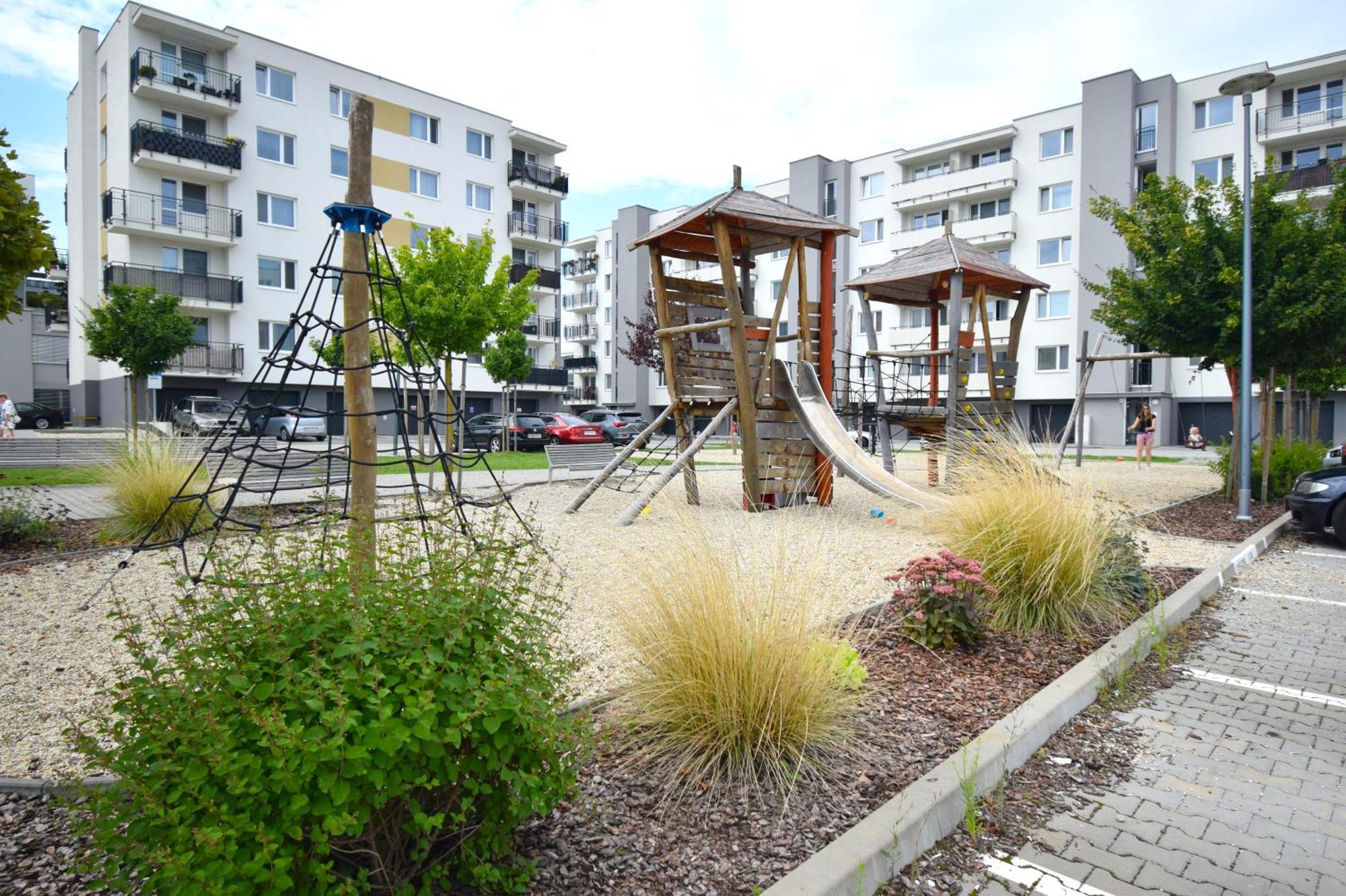 Apartman Zlatovska 22B Trencin Exterior photo