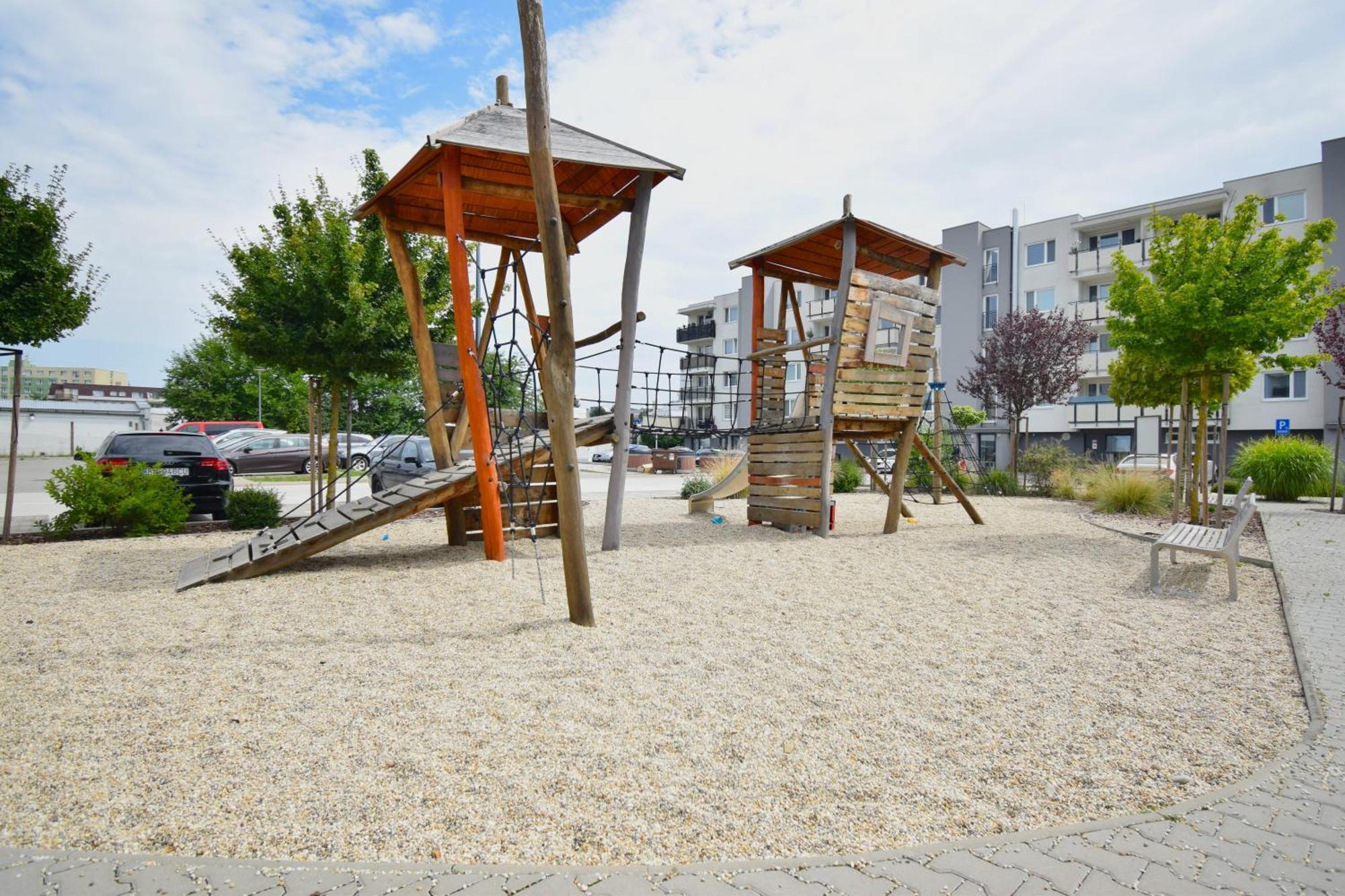 Apartman Zlatovska 22B Trencin Exterior photo